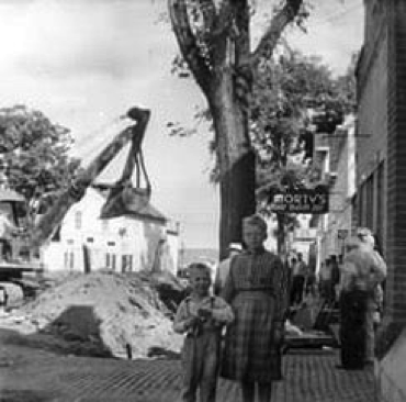 street-repairs-at-mortys-pub-bayfield-wisconsin